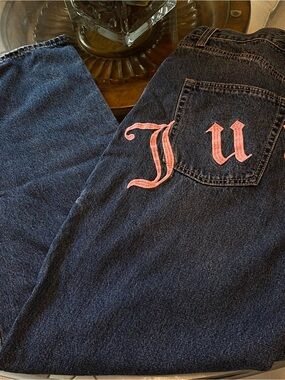 Juicy Couture Belvedere Distressed Wash  size 29 Inseam 30” Button closure